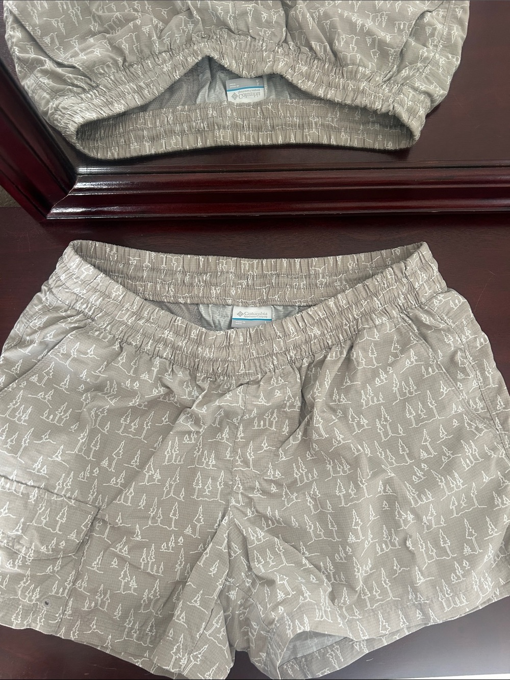 Columbia Women’s Light Gray Tree-Pattern Elastic Waist Shorts